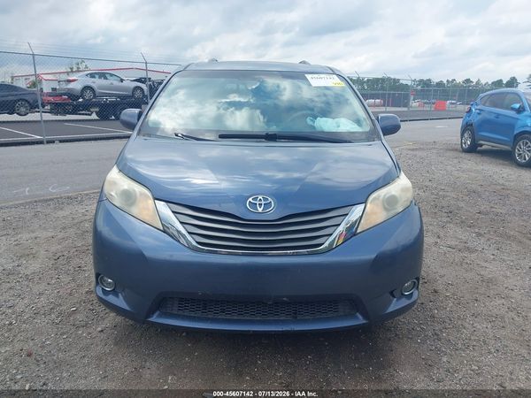 2013 TOYOTA SIENNA XLE V6 8 PASSENGER