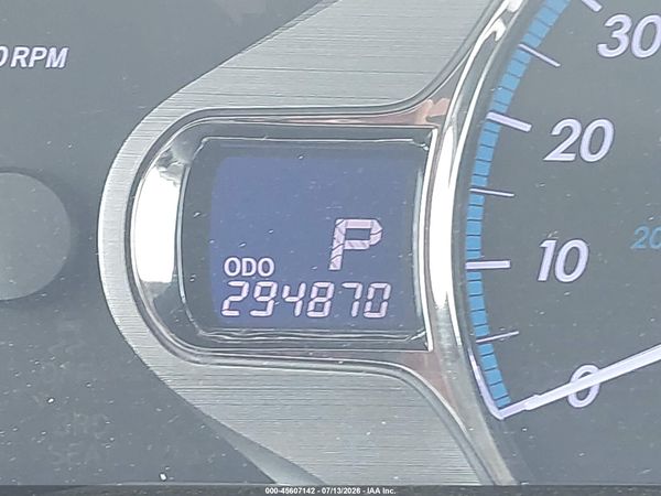 2013 TOYOTA SIENNA XLE V6 8 PASSENGER