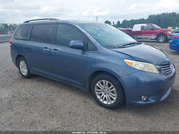 2013 TOYOTA SIENNA XLE V6 8 PASSENGER