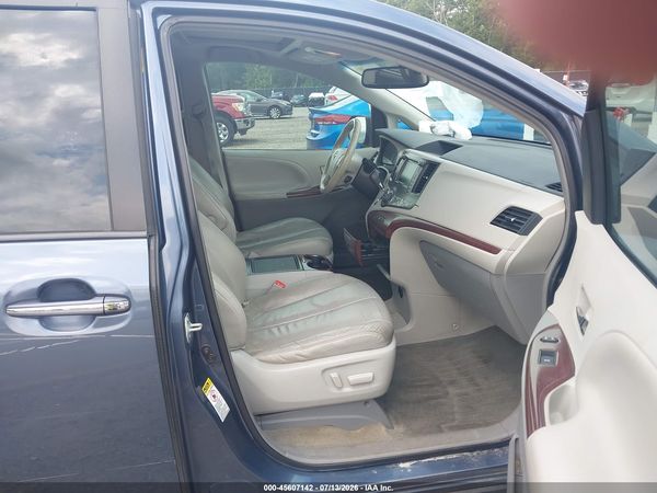 2013 TOYOTA SIENNA XLE V6 8 PASSENGER