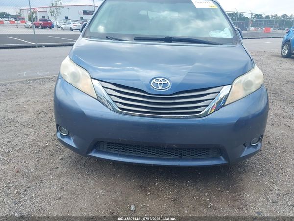2013 TOYOTA SIENNA XLE V6 8 PASSENGER