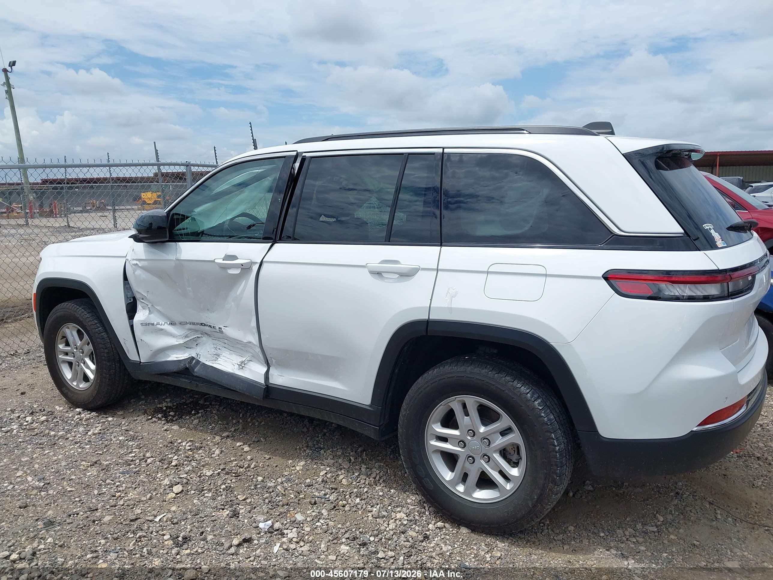 2025 JEEP GRAND CHEROKEE LAREDO 4X2
