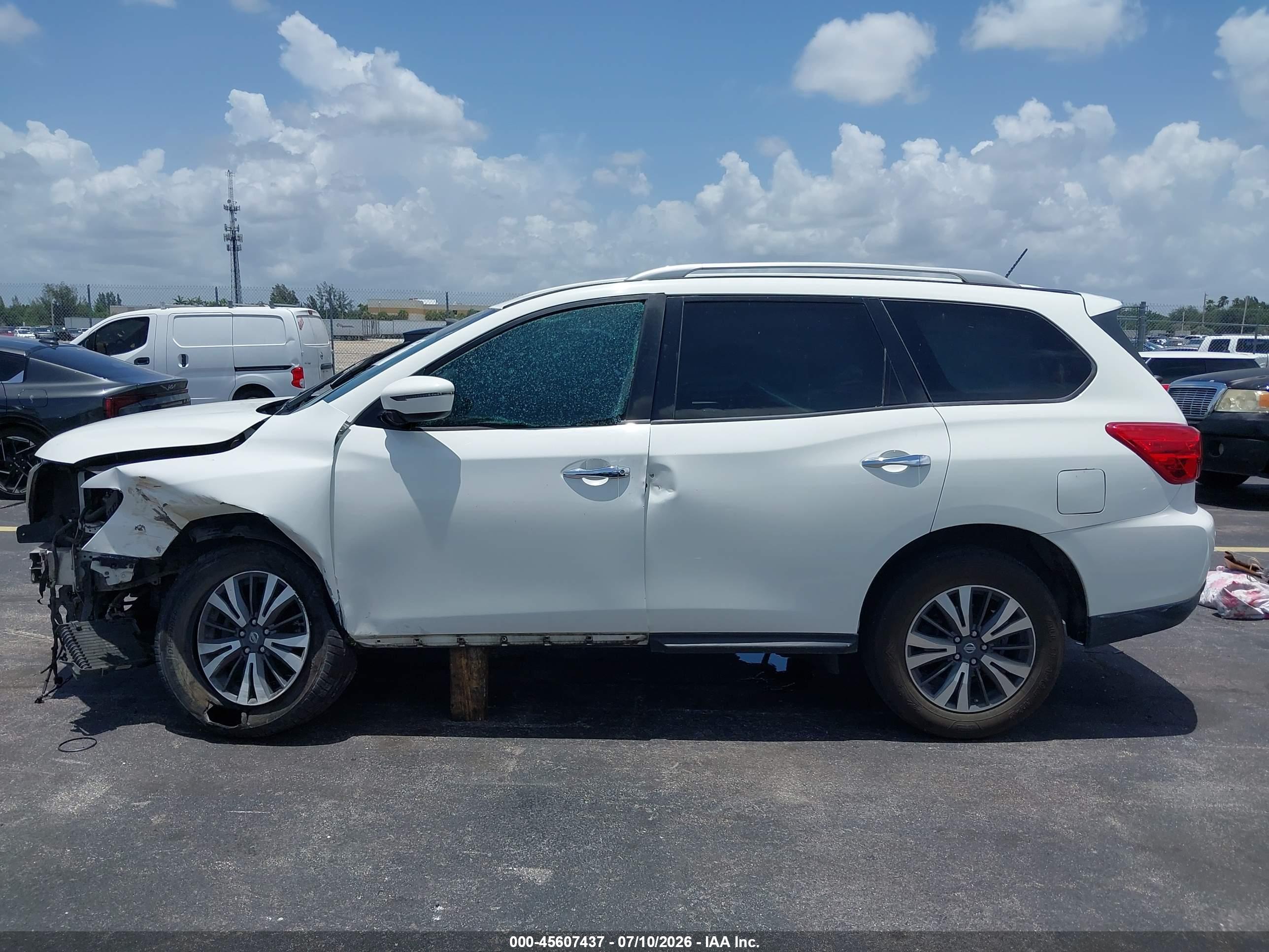 2018 NISSAN PATHFINDER SV