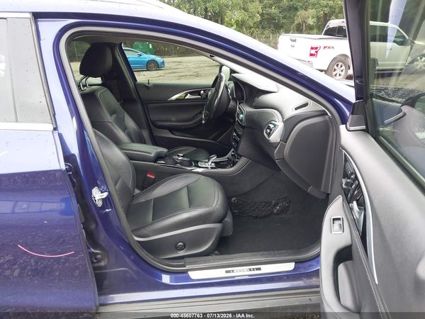 2017 INFINITI QX30 PREMIUM