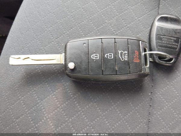 2016 KIA SORENTO 2.4L LX