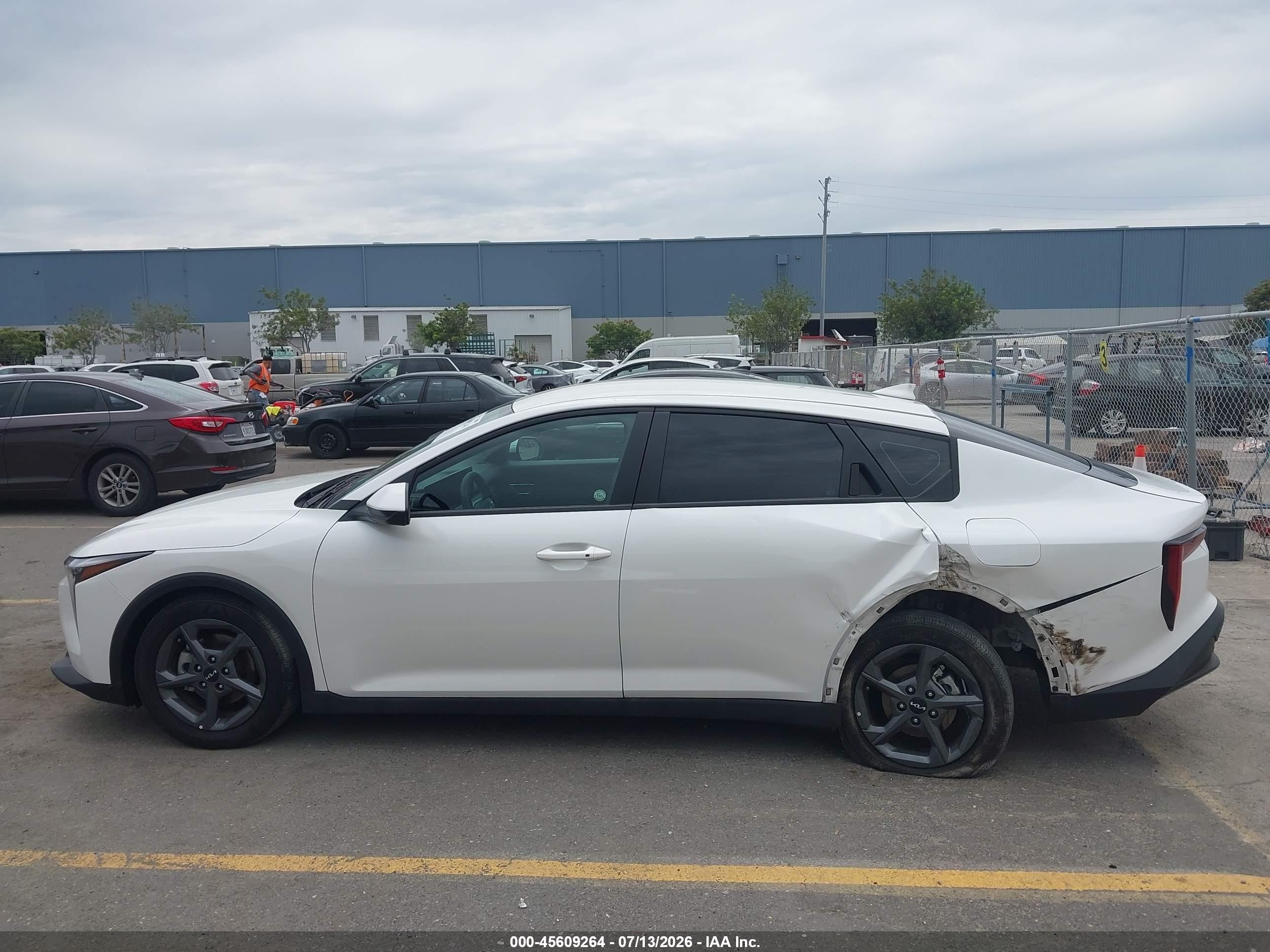 2025 KIA K4 LXS