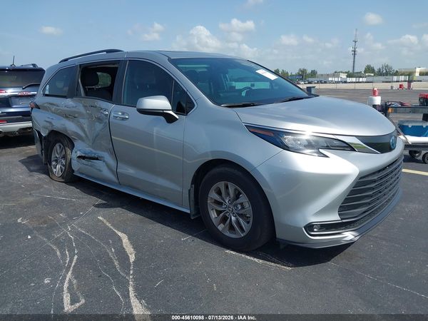 2025 TOYOTA SIENNA XLE