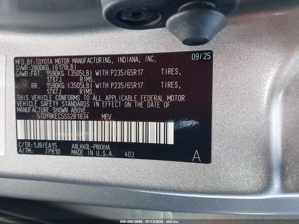 2025 TOYOTA SIENNA XLE