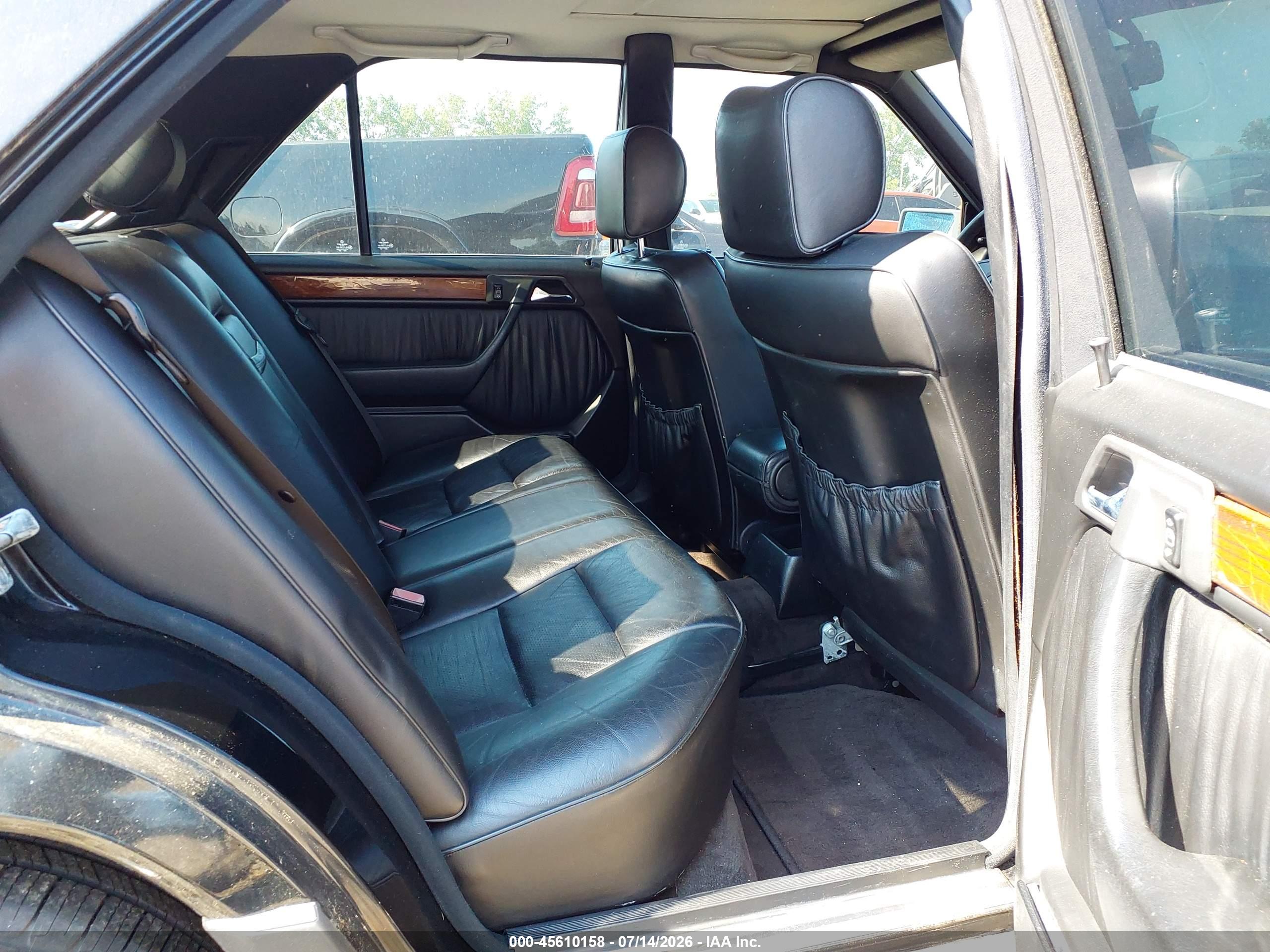 1991 MERCEDES-BENZ 300 300E