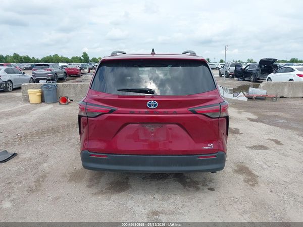 2022 TOYOTA SIENNA LE