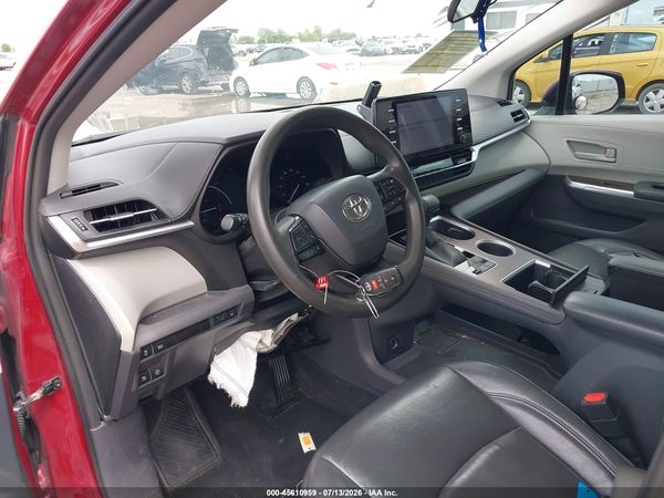 2022 TOYOTA SIENNA LE