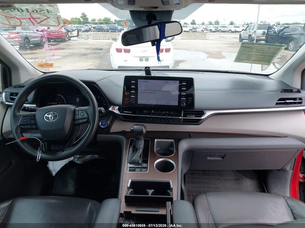 2022 TOYOTA SIENNA LE