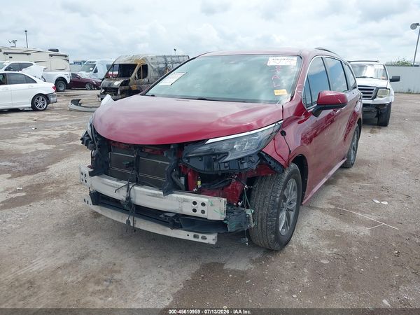 2022 TOYOTA SIENNA LE