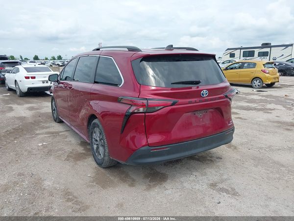 2022 TOYOTA SIENNA LE