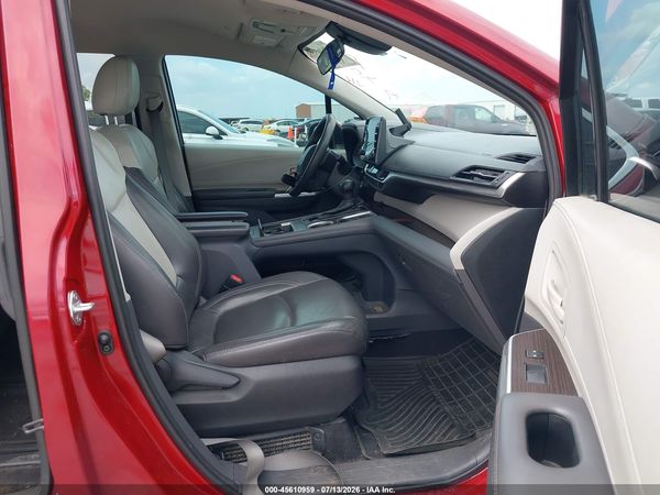 2022 TOYOTA SIENNA LE