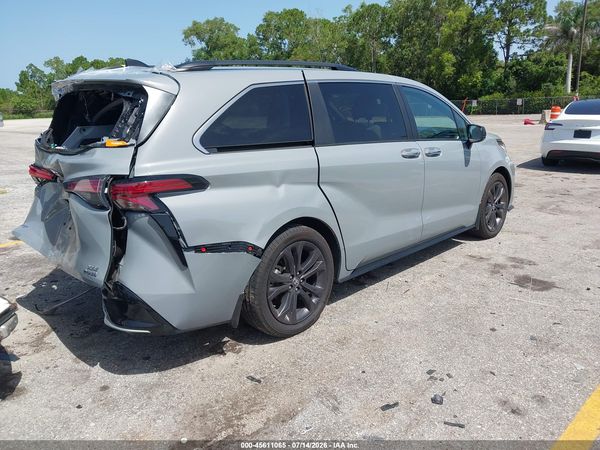 2024 TOYOTA SIENNA XSE — I4