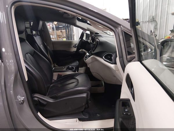 2022 CHRYSLER PACIFICA TOURING L — I5
