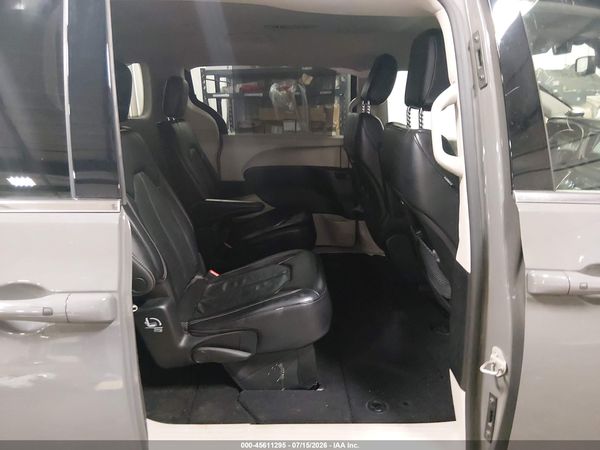 2022 CHRYSLER PACIFICA TOURING L — I8