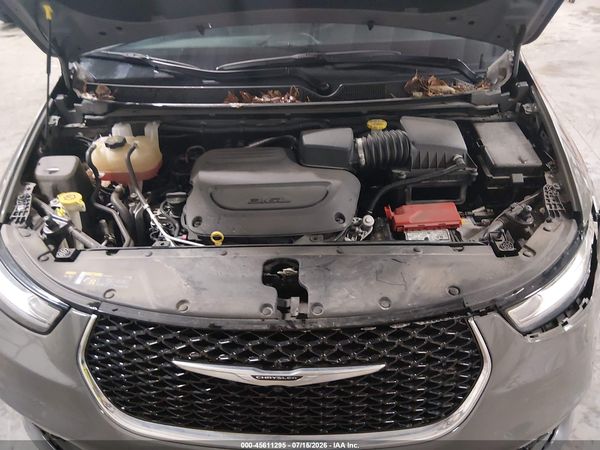 2022 CHRYSLER PACIFICA TOURING L — I10