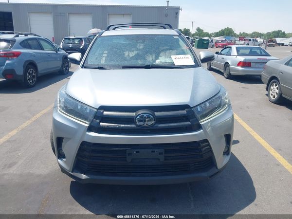 2019 TOYOTA HIGHLANDER SE
