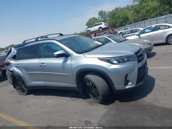 2019 TOYOTA HIGHLANDER SE
