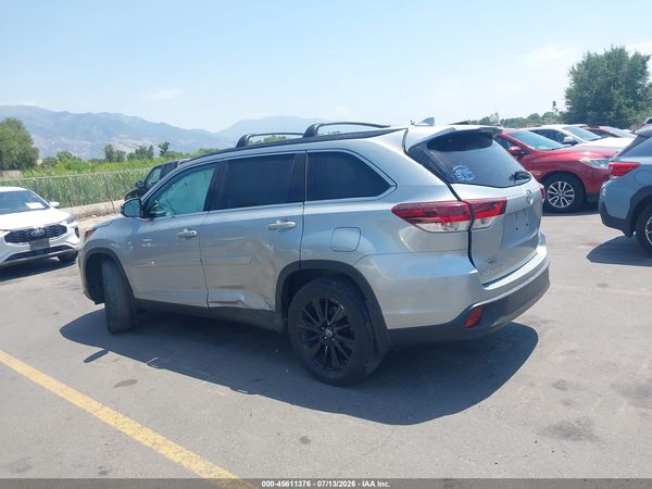 2019 TOYOTA HIGHLANDER SE