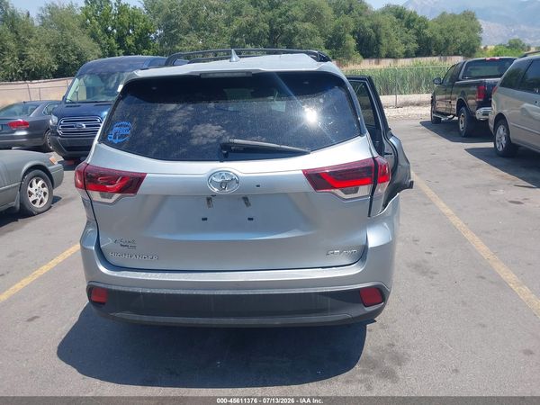 2019 TOYOTA HIGHLANDER SE