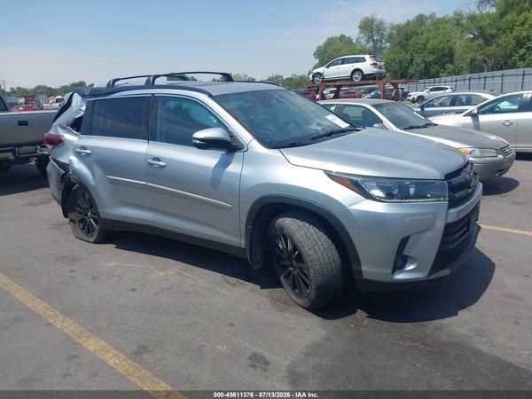 2019 TOYOTA HIGHLANDER SE