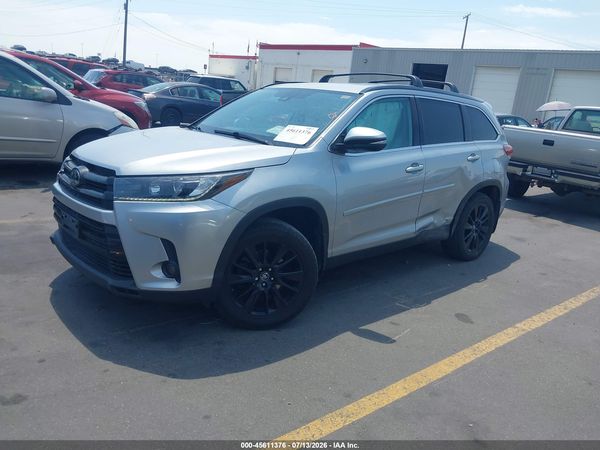2019 TOYOTA HIGHLANDER SE