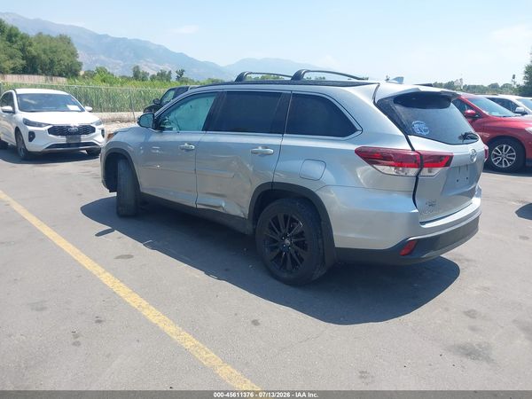 2019 TOYOTA HIGHLANDER SE
