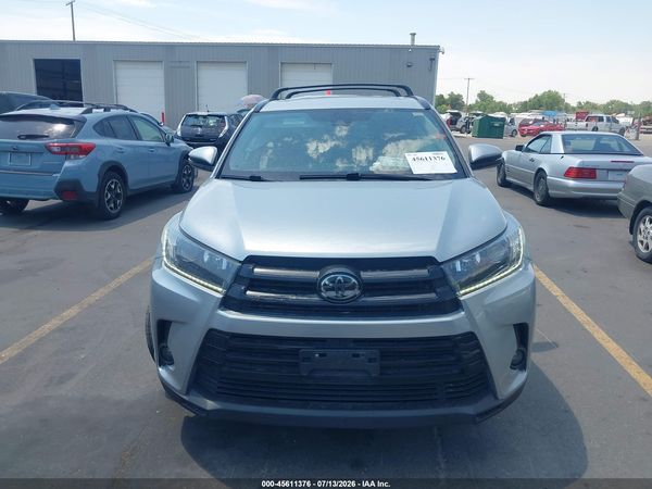 2019 TOYOTA HIGHLANDER SE
