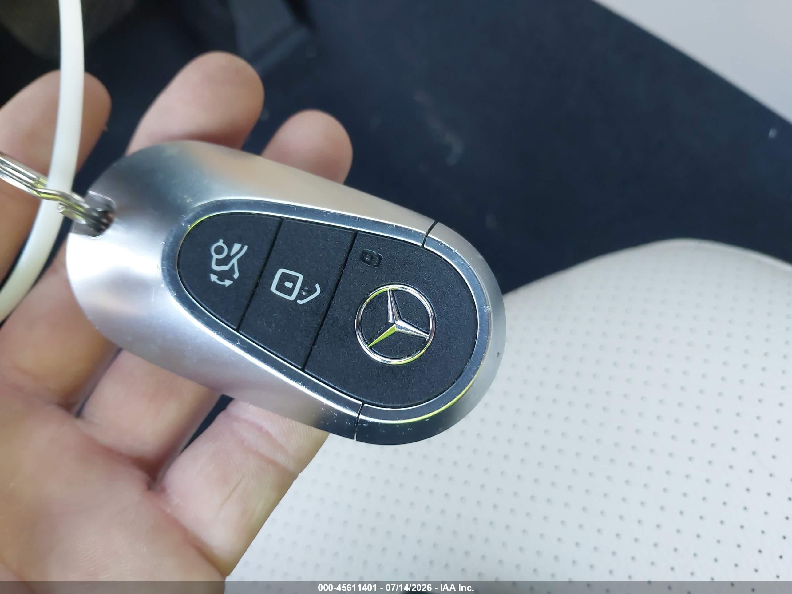 2022 MERCEDES-BENZ C 300 SEDAN