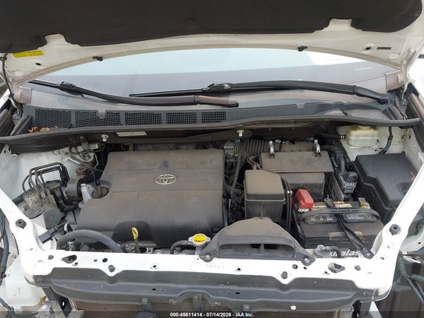 2015 TOYOTA SIENNA SE PREMIUM 8 PASSENGER