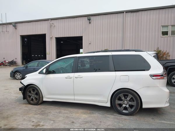 2015 TOYOTA SIENNA SE PREMIUM 8 PASSENGER