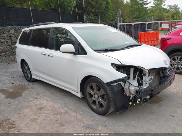 2015 TOYOTA SIENNA SE PREMIUM 8 PASSENGER