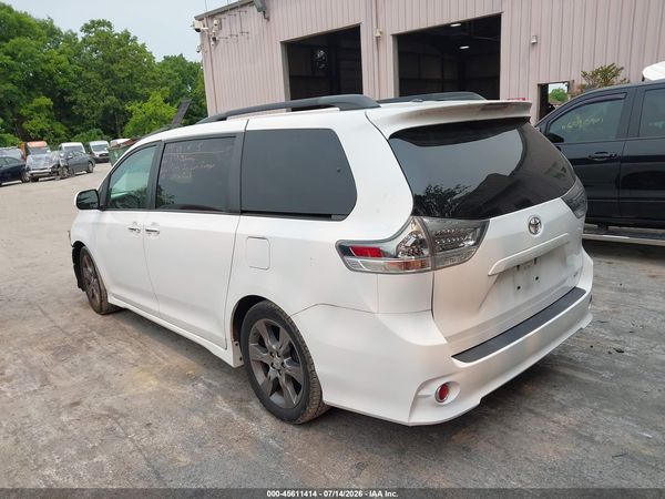 2015 TOYOTA SIENNA SE PREMIUM 8 PASSENGER