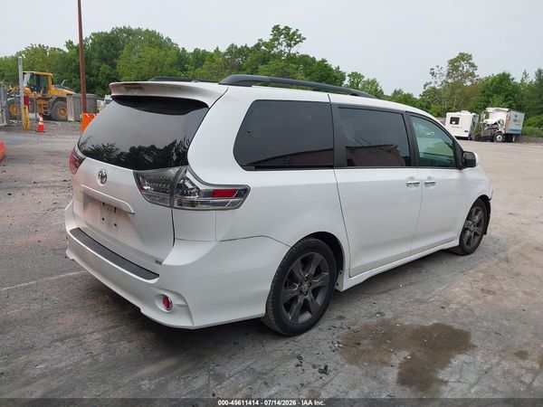 2015 TOYOTA SIENNA SE PREMIUM 8 PASSENGER