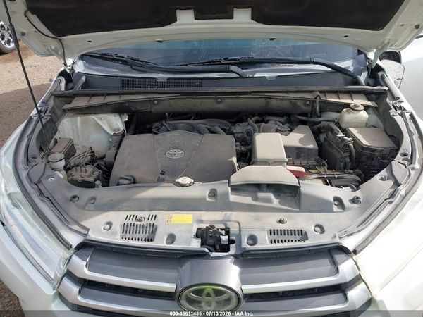 2019 TOYOTA HIGHLANDER LE