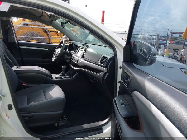 2019 TOYOTA HIGHLANDER LE