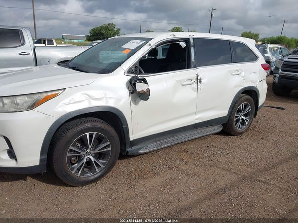 2019 TOYOTA HIGHLANDER LE