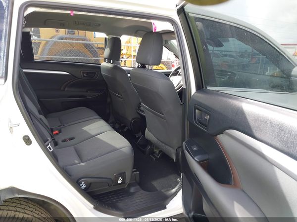 2019 TOYOTA HIGHLANDER LE