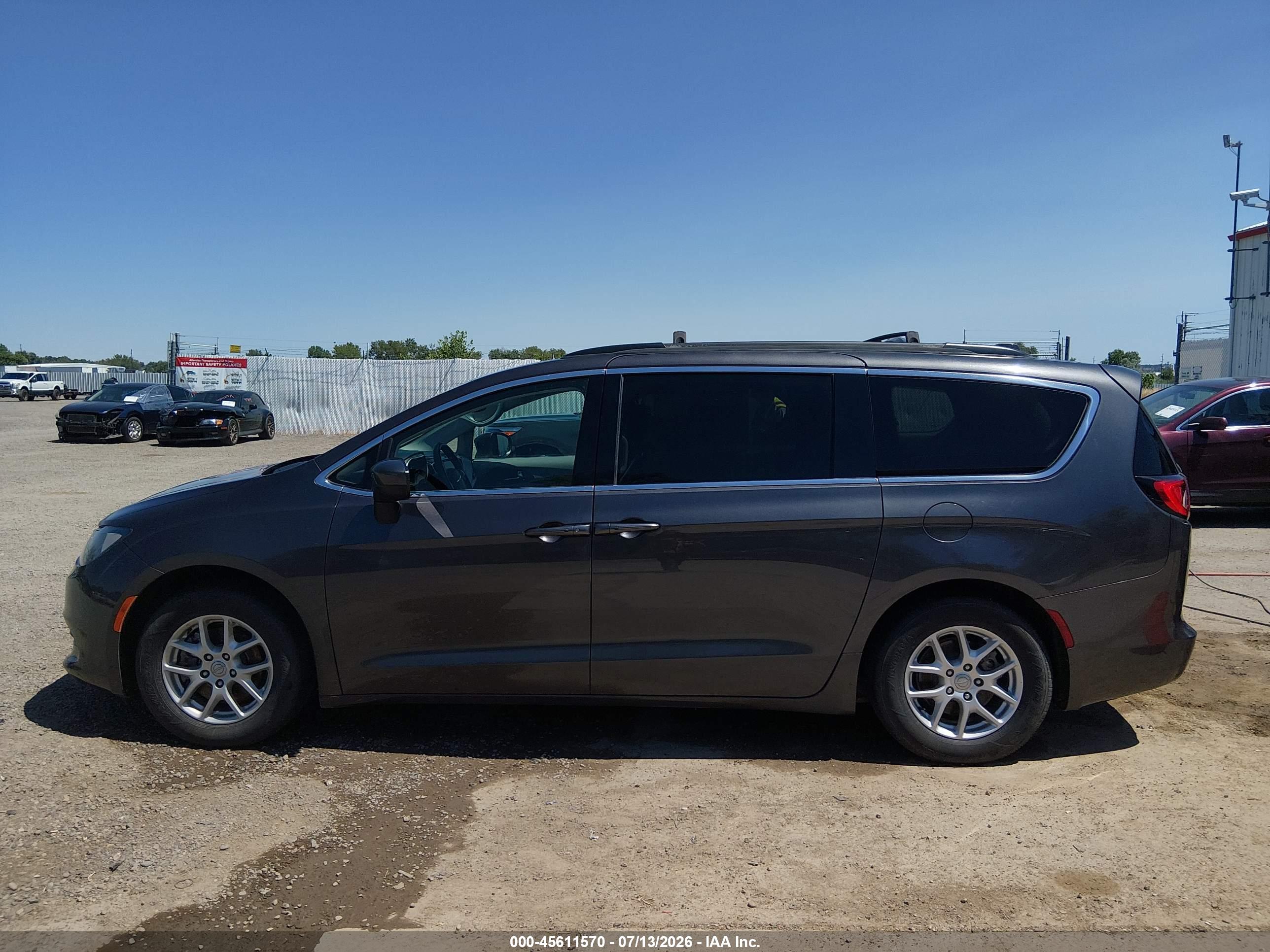2020 CHRYSLER VOYAGER LXI