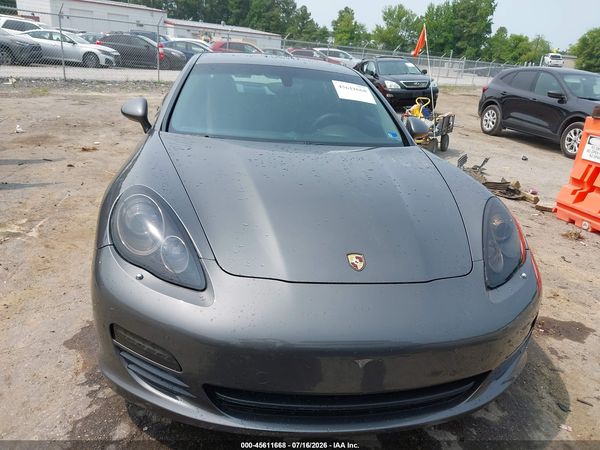 2013 PORSCHE PANAMERA 4