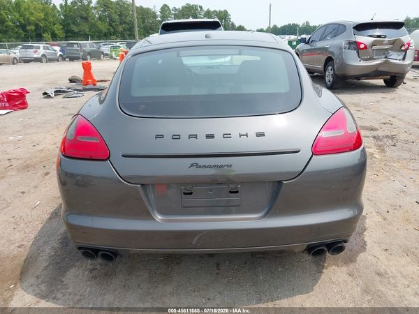2013 PORSCHE PANAMERA 4