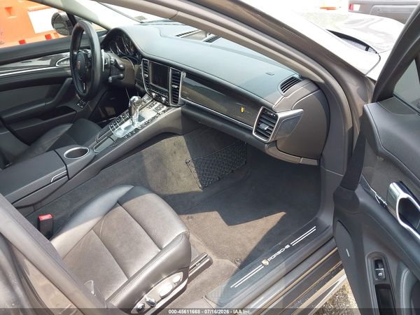 2013 PORSCHE PANAMERA 4