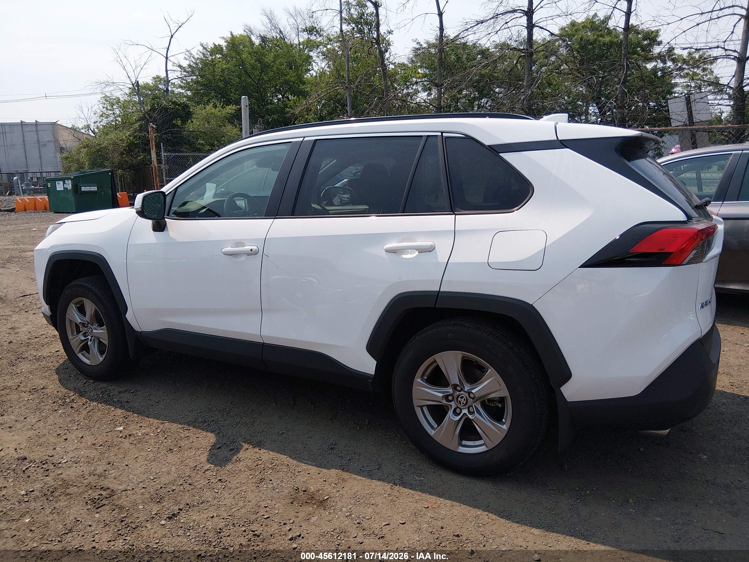 2025 TOYOTA RAV4 XLE