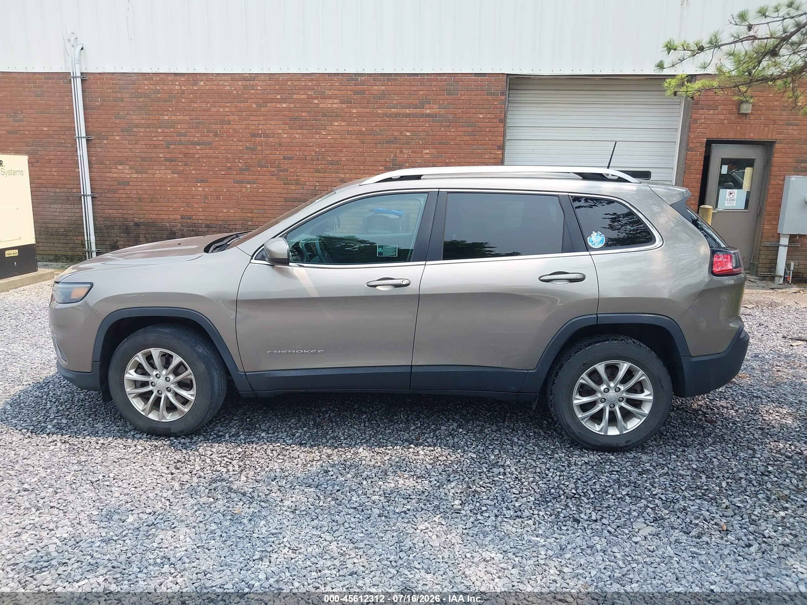 2019 JEEP CHEROKEE LATITUDE 4X4