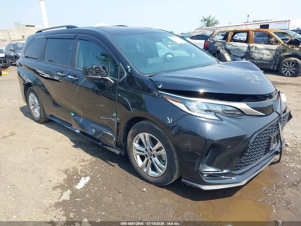 2022 TOYOTA SIENNA XSE — I1