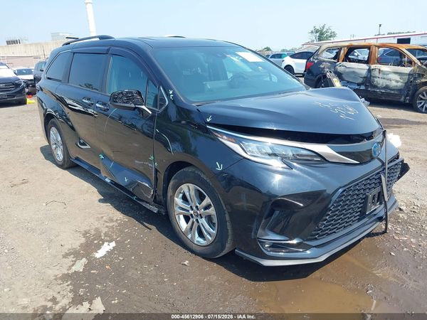 2022 TOYOTA SIENNA XSE — I6