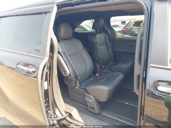 2022 TOYOTA SIENNA XSE — I8